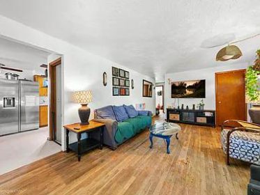 OPEN HOUSE SUNDAY, OCTOBER 12, 10AM-1PM