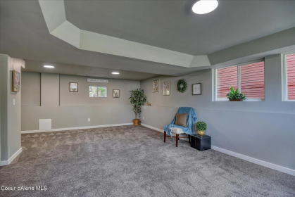 BEAUTIFULLY UPDATED SANDERS PARK HOME, COEUR d'ALENE