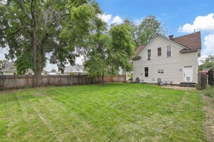 AFFORDABLE & ADORABLE! CHARMING HOME JUST MINUTES 