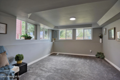 BEAUTIFULLY UPDATED SANDERS PARK HOME, COEUR d'ALENE