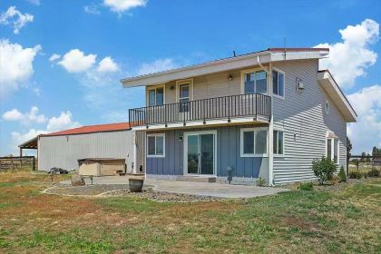 COUNTRY LIVING - MODERN COMFORT!