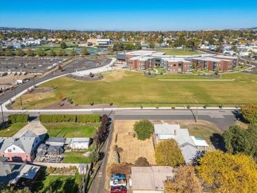 A READY-TO-BUILD LOT OFFERING A RARE OPPORTUNITY
