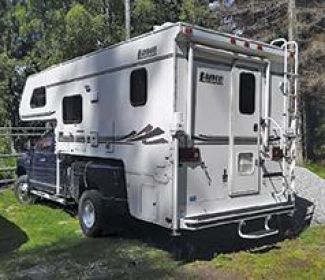 LANCE TRUCK CAMPER 1121