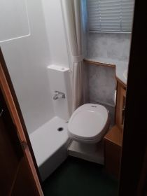 LANCE TRUCK CAMPER 1121