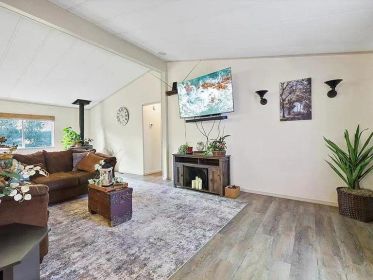 OPEN HOUSE SATURDAY, OCTOBER 4, 12PM-3PM