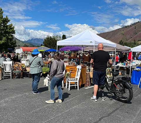APPLE ANNIE’S SPRING FLEA MARKET