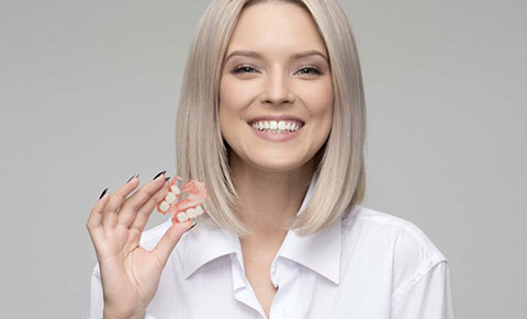 INTRODUCING PAYLESS DENTURES INTRODUCING PAYLESS DENTURES