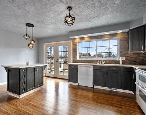 UPPER SOUTH HILL HUGE HOUSE FOR RENT - GREAT LOCATION! UPPER SOUTH HILL HUGE HOUSE FOR RENT - GREAT LOCATION!