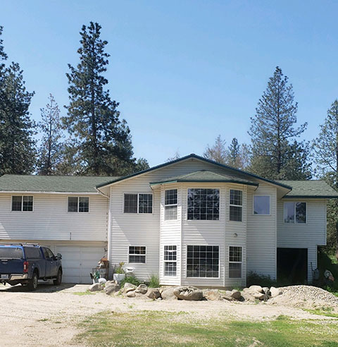 CHATTAROY COUNTRY HOME ON 6 ACRES
