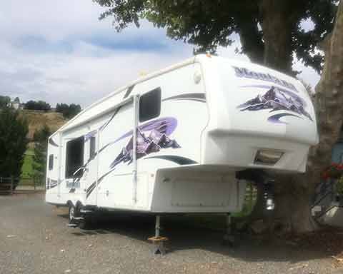 2007 30' MONTANA 5TH WHEEL