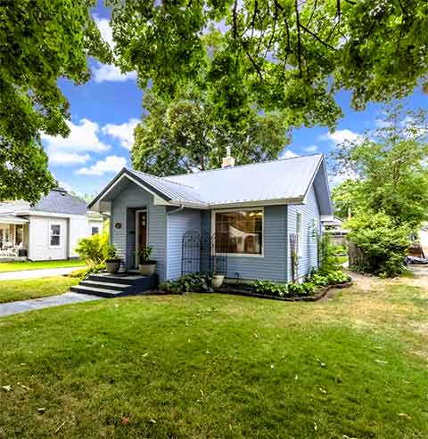 $639,000 COTTAGE CHARM, DOWNTOWN COEUR d'ALENE $639,000 COTTAGE CHARM, DOWNTOWN COEUR d'ALENE