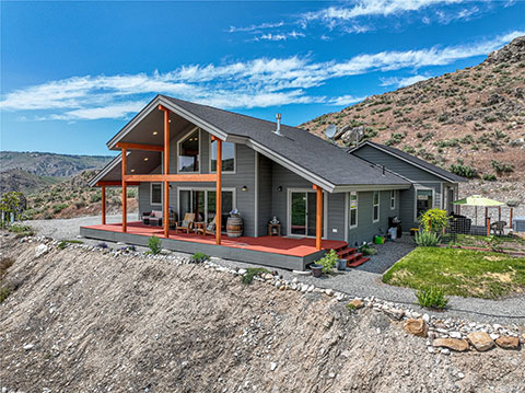 A TOUCH OF YELLOWSTONE NEAR LAKE CHELAN! A TOUCH OF YELLOWSTONE NEAR LAKE CHELAN!