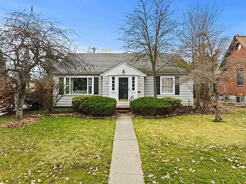 4 BED & 2 BATH HOME ON THE SOUTH HILL
