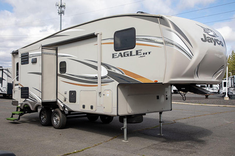 2017 5TH WHEEL WITH 3 SLIDES