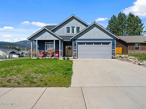 WELCOME HOME TO THIS DELIGHTFUL 4 BED & 2.5 BATH