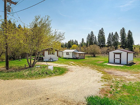 COUNTRY LIVING JUST INSIDE THE CITY LIMITS COUNTRY LIVING JUST INSIDE THE CITY LIMITS