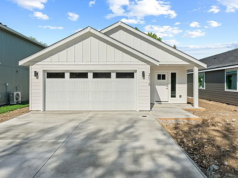 COMPLETE & MOVE IN READY COMPLETE & MOVE IN READY