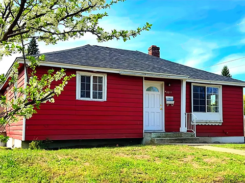 DISCOVER THIS AWESOME HOME