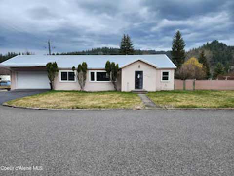 LARGE SINGLE LEVEL RANCHER 