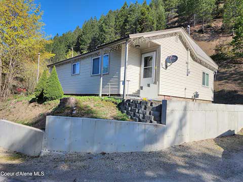 2 BED, 1 BATH BUNGALOW ON SOUTH FACING SIDE OF KELLOGG