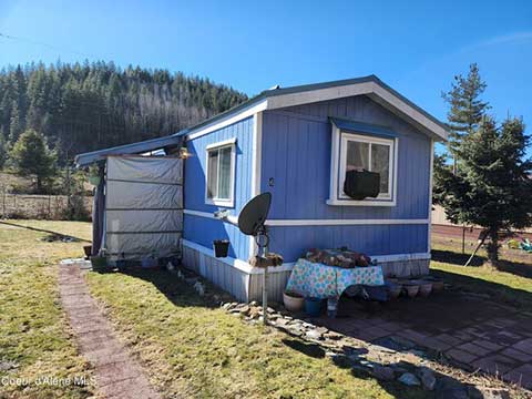 WELL MAINTAINED SINGLEWIDE 