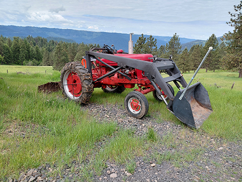 1947 TRACTOR INTERNATIONAL “M”