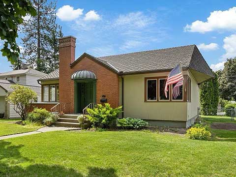 MECHANICS DREAM! CORNER HOME NESTLED IN A PEACEFUL