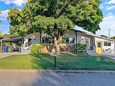 BEAUTIFULLY REMODELED DUPLEX IN COEUR D’ALENE!