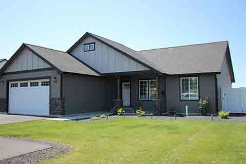 CHARMING DEER PARK HOME WITH ROOM TO GROW!