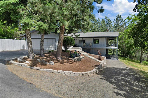 COUNTRY LIVING ON 5 ACRES WITH STUNNING VIEWS!
