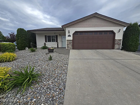 IMMACULATE, MOVE IN READY 55+ STICK BUILT HOME 