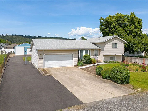 AMAZING HOME ALL READY FOR NEW OWNERS!