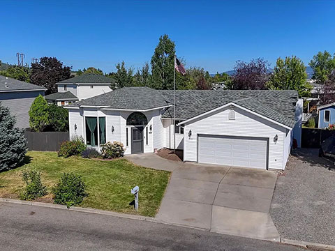 BEAUTIFUL, WELL MAINTAINED RANCHER BEAUTIFUL, WELL MAINTAINED RANCHER