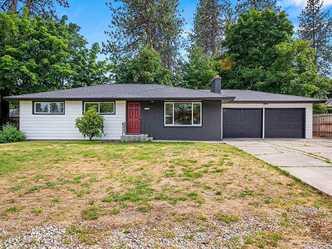 UPDATED RANCHER OFFERING NEARLY 2400 SQ.FT. UPDATED RANCHER OFFERING NEARLY 2400 SQ.FT.