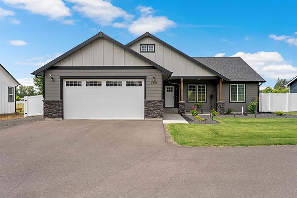 CHARMING DEER PARK HOME WITH ROOM TO GROW! CHARMING DEER PARK HOME WITH ROOM TO GROW!