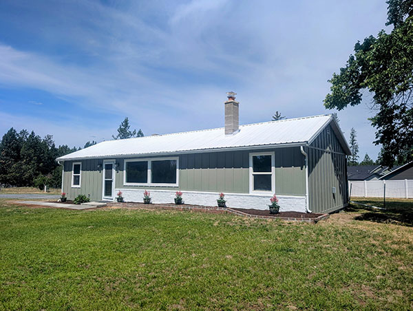 BEAUTIFULLY UPDATED 3 BEDROOM, 3 BATH HOME IN DEER PARK