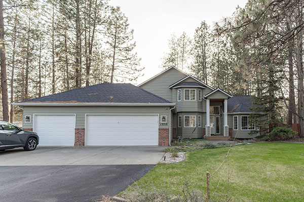 SELLER OFFERING $10,000 TOWARDS BUYER'S CLOSING COSTS!