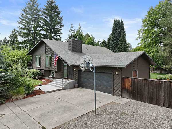 BEAUTIFULLY UPDATED SOUTH HILL HOME IN A QUIET CUL-DE-SAC
