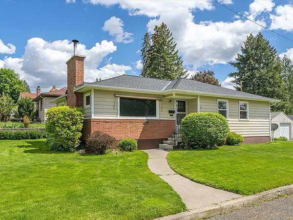 BEAUTIFULLY MAINTAINED 4 BED, 2 BATH RANCHER
