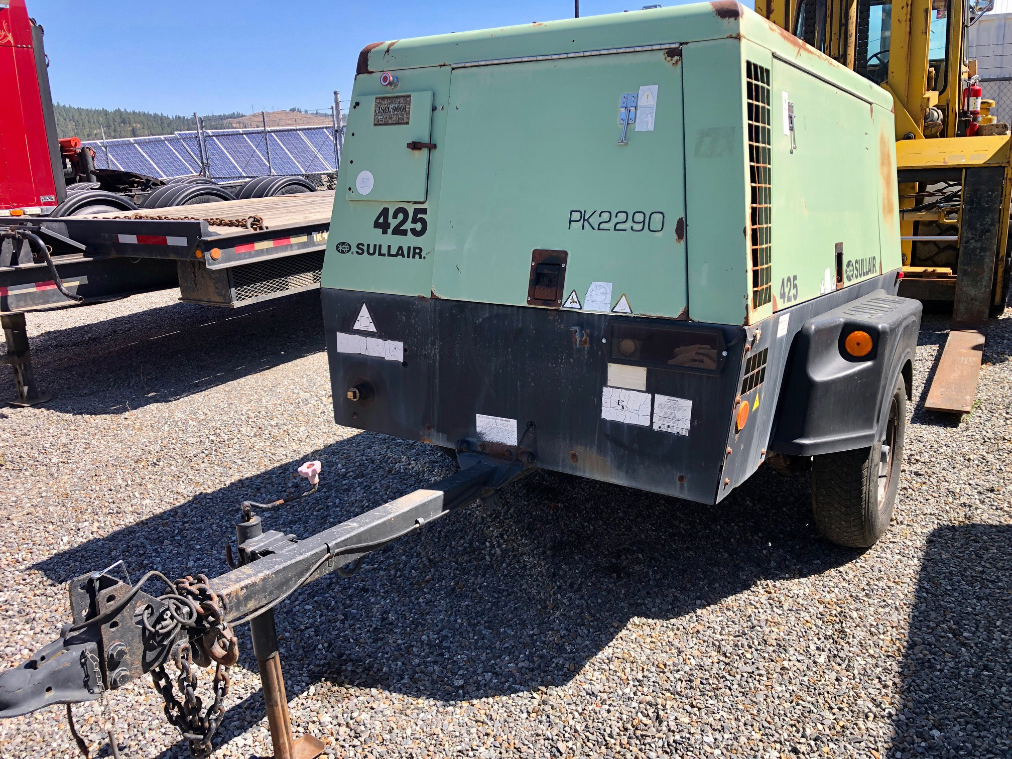 2009 SULLAIR 425CFM TOWABLE AIR COMPRESSOR