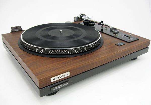 DO YOU HAVE OLD STEREO EQUIPMENT COLLECTING DUST?