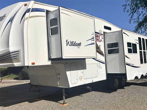 2011 29' WILDCAT BY FOREST RIVER 5TH WHEEL