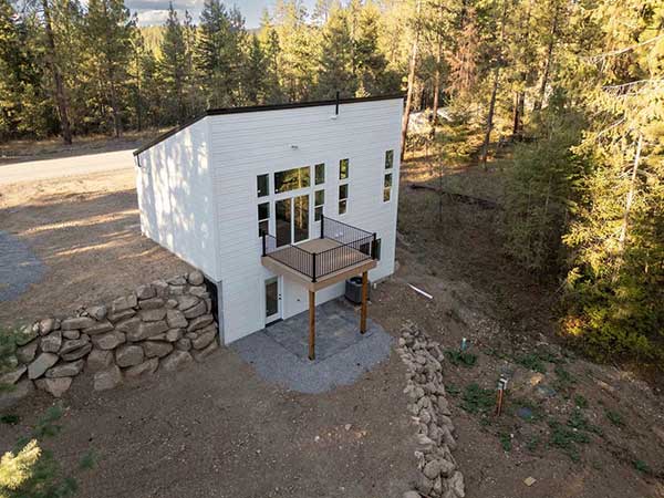 NEW CONSTRUCTION WITH JUMP OFF JOE LAKE ACCESS