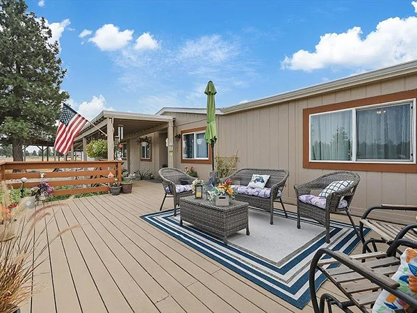 HORSE READY! 5.56 ACRE RETREAT IN DEER PARK