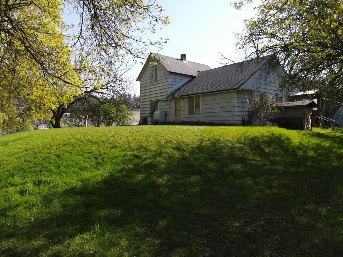 HOME IN SOUTHERN STEVENS COUNTY ON 15 ACRES