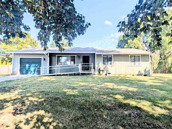 RANCHER ON OVERSIZED LOT, DEER PARK