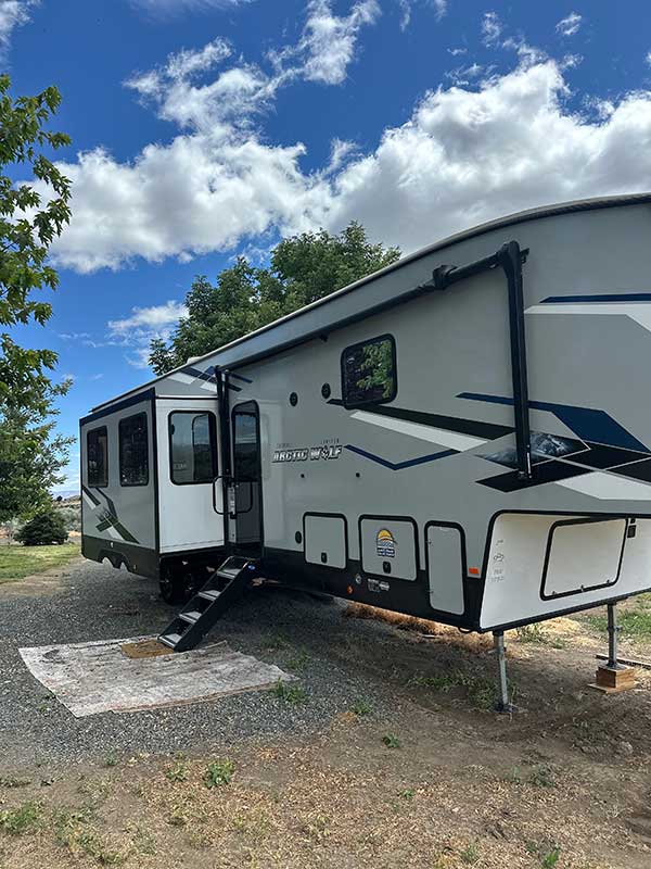 2023 FOREST RIVER CHEROKEE ARCTIC WOLF 3910 SUITE
