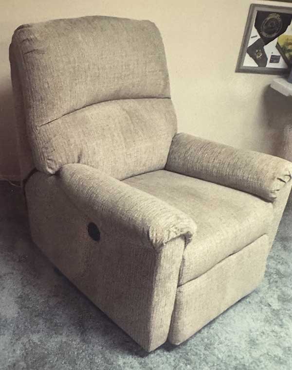 NEW ASHLEY ELECTRIC RECLINER