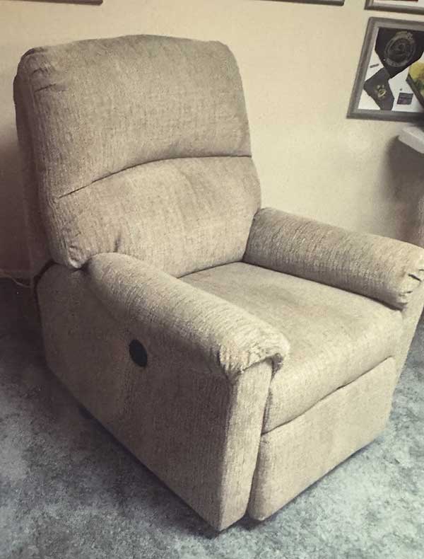 NEW ASHLEY ELECTRIC RECLINER