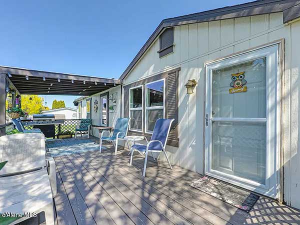 3-BED, 2-BATH HOME IN CAMELOT ESTATES COMMUNITY!